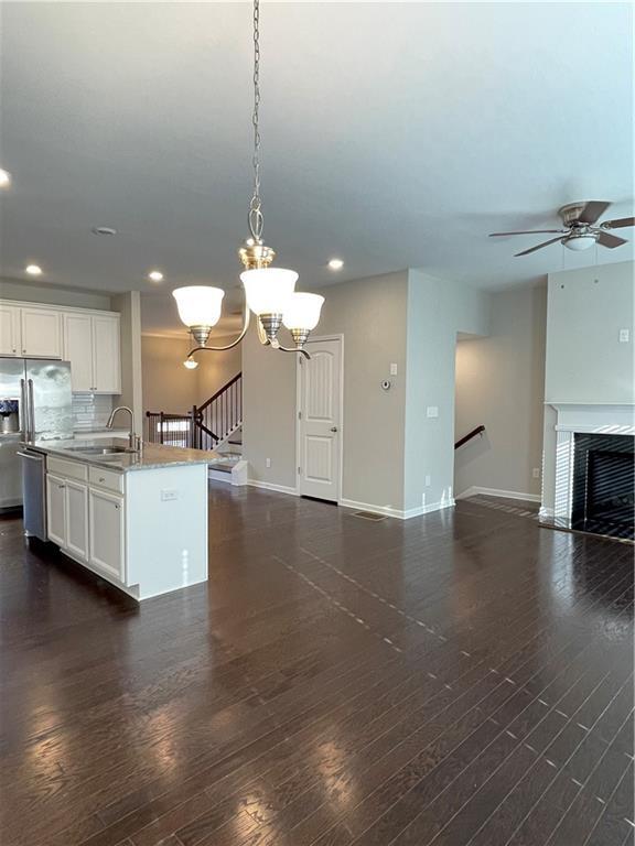 Building Photo - 581 Sunset Park Dr