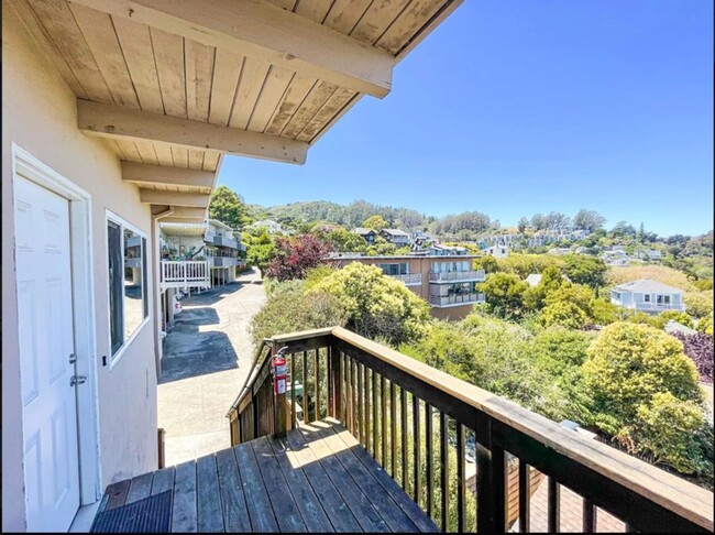 Building Photo - New: 2Bd Water View Flat in Sausalito