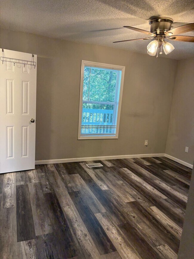 Building Photo - Charming 2-Bedroom, 2-Bath Home in the Hea...