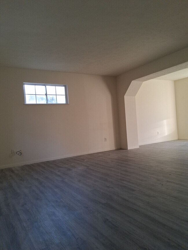 Building Photo - 197 W Chalmers Ave