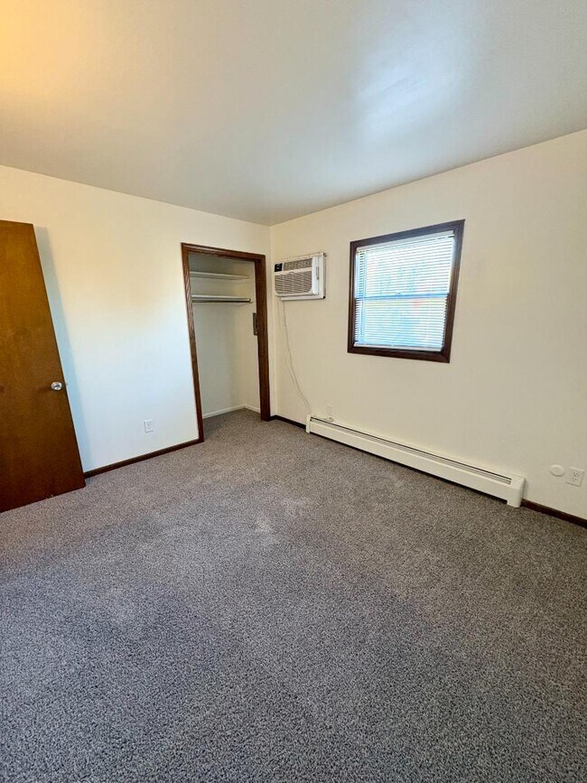 Building Photo - 630 56th St SE