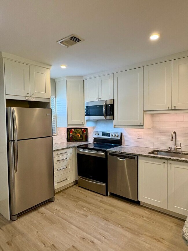 Building Photo - WATERFRONT 2/2 Condo in Stuart **Pics Coming Soon**