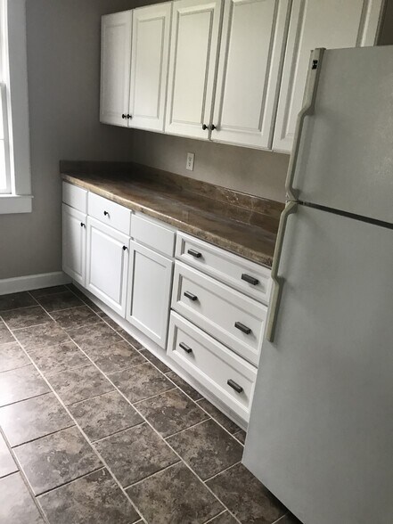 Building Photo - 5547 Woodlawn Pl
