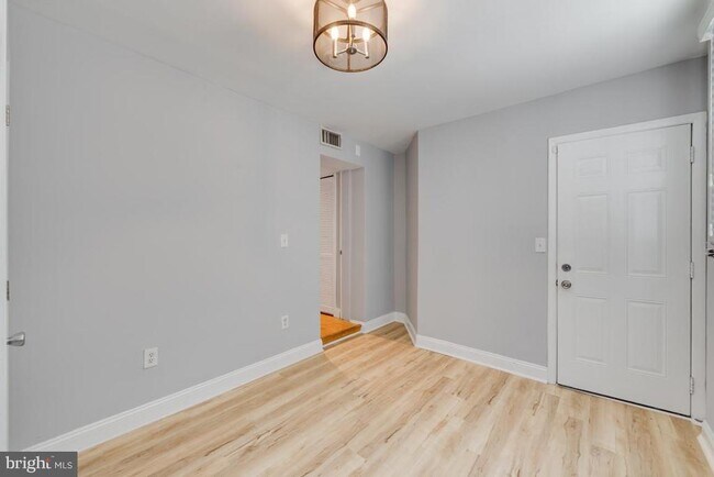 Building Photo - 1333 Adams St NE