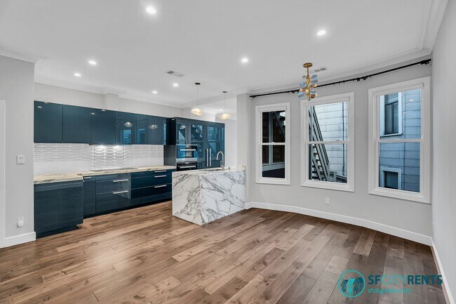 Building Photo - Russian Hill: Remodeled Top Floor Flat w/ In-Unit W/D, A/C, Private Roof Deck & Garage Parking w/...