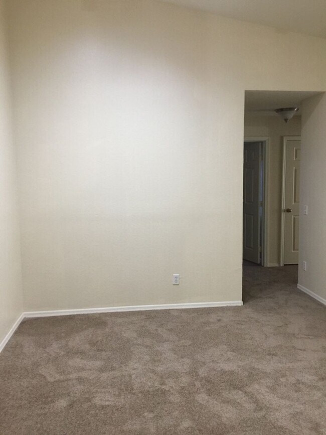 Building Photo - THREE BEDROOM CONDO AVAIILABLE IN BELMONT