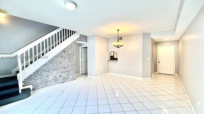 Building Photo - 10130 SW 154th Ct