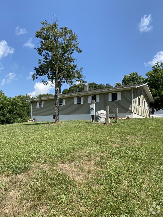 Building Photo - 52 Windy Hill Rd