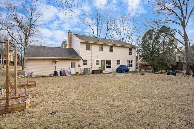 Building Photo - 310 Yosemite Trail