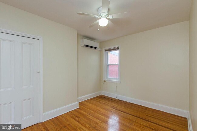 Building Photo - 2207 Catharine St