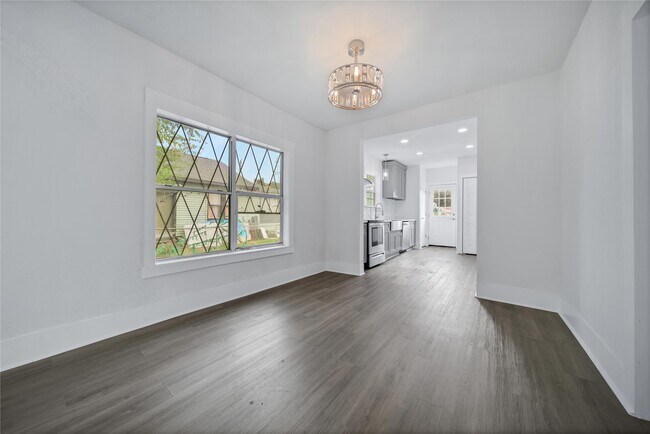 Building Photo - 505 Hahlo St