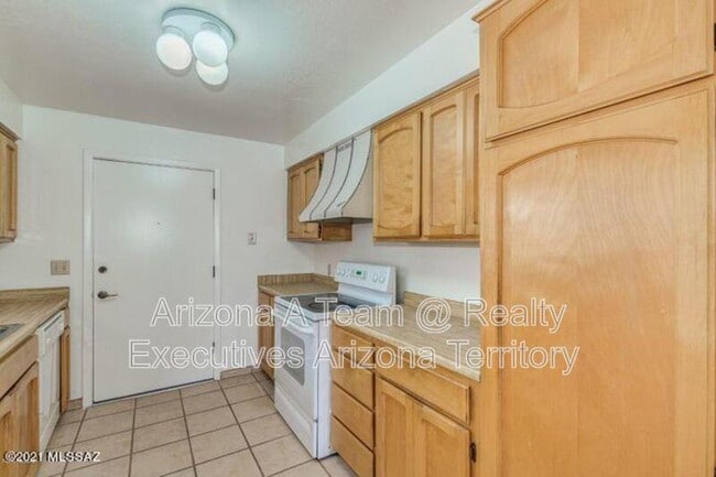 Building Photo - 4210 E Presidio Rd