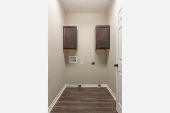 Building Photo - 3 Bedroom 3 Bath Home. Just blocks from th...