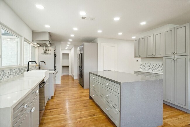 Building Photo - 7216 Langley Ct