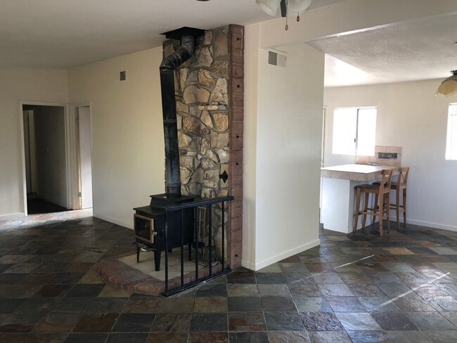 Building Photo - 8680 Star Ln