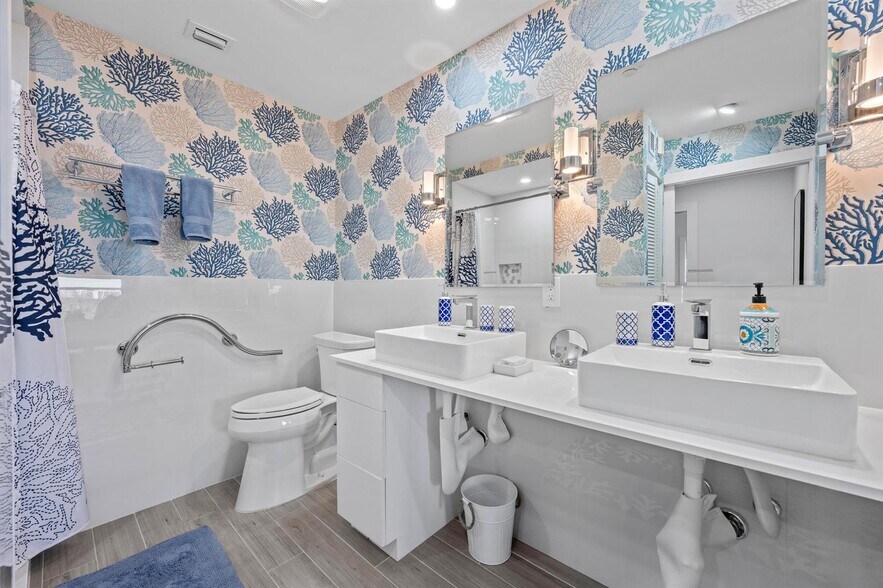 Building Photo - 3230 S Ocean Blvd