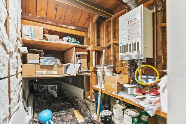 Building Photo - 6000 Bayview Ave