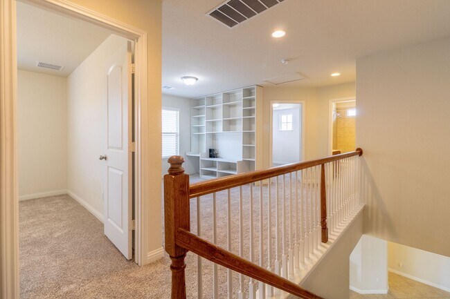 Building Photo - Gorgeous 3 bed / 2.5 bath just North of The Domain!