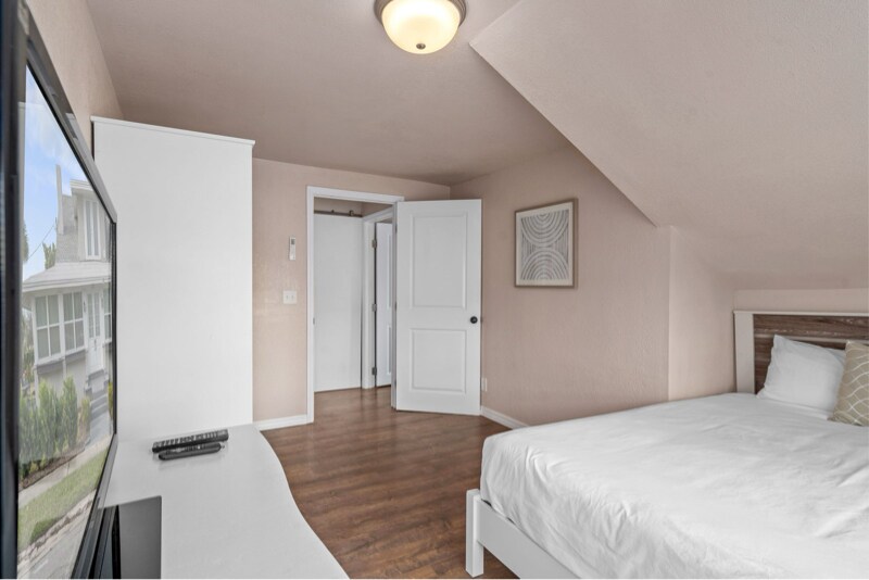 Building Photo - 7700 Boca Ciega Dr