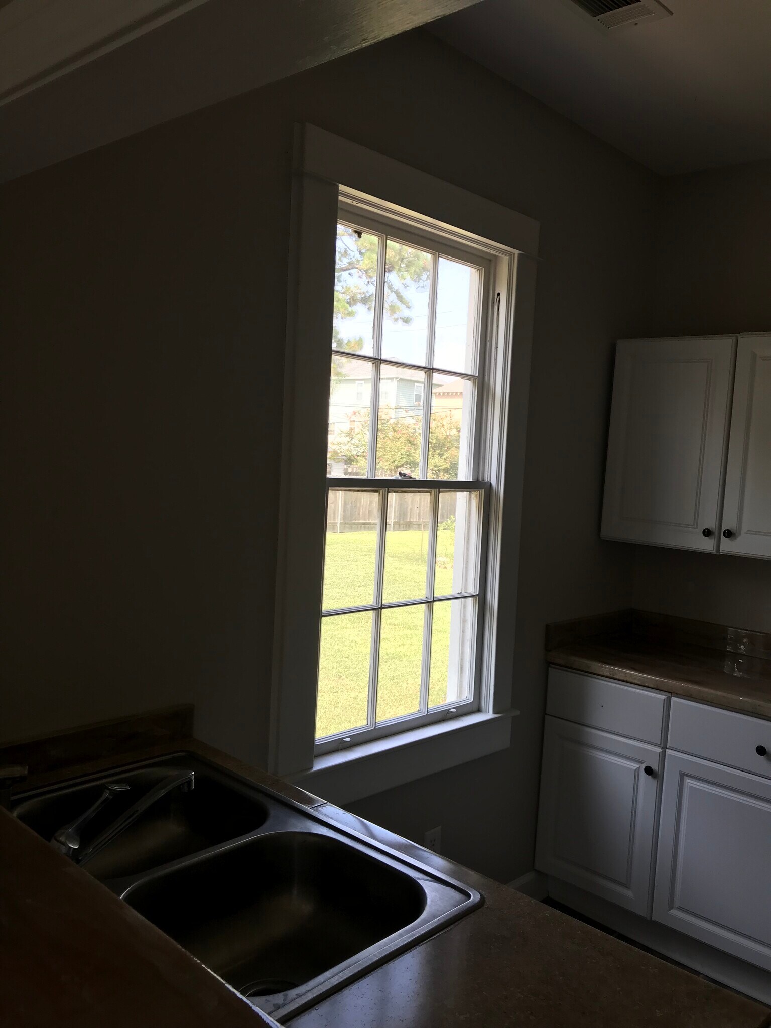 Building Photo - 5547 Woodlawn Pl