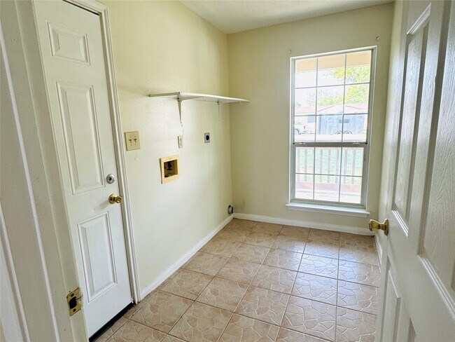 Building Photo - 17202 E Shawnee