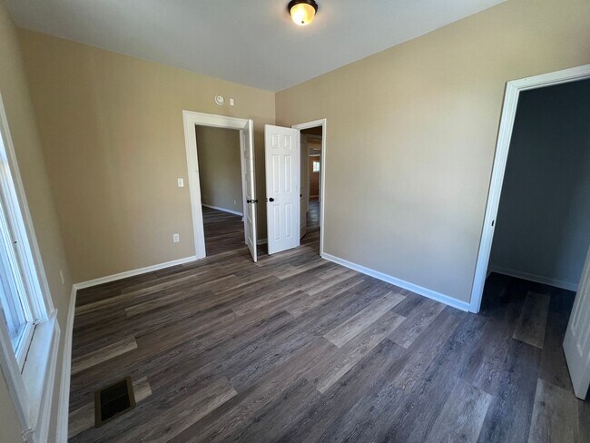 Building Photo - 3 bedroom 2 bathroom off Lurleen Blvd. in Northport