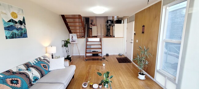 Bamboo flooring 3 levels - 348 Patton St