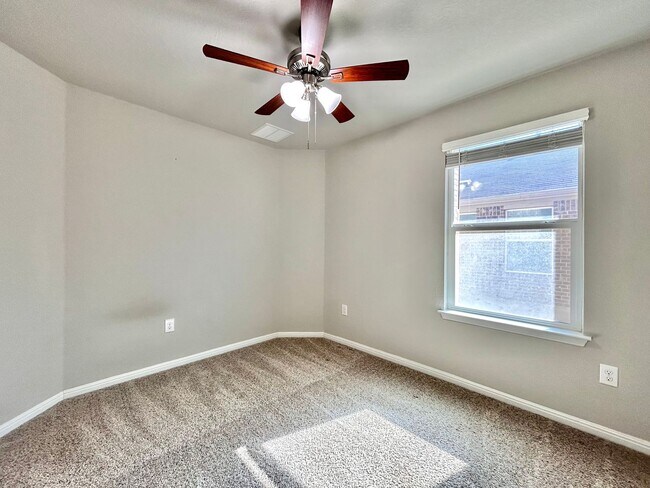 Building Photo - Move-In Ready 4-Bed, 2-Bath Home in Prime Fairhaven Location!