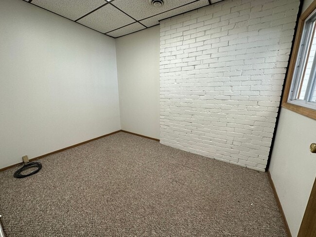 Building Photo - First Floor Commercial Space in Perfect Oakland Location Right on Boulevard of the Allies! CALL T...