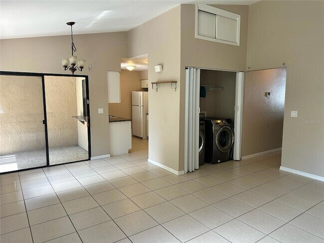 Building Photo - 1025 SE 24th Ave