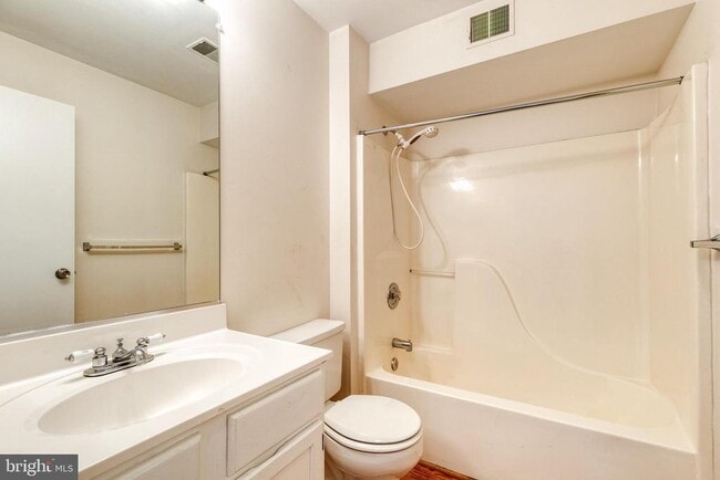 Building Photo - 20 Sandstone Ct