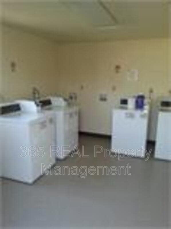 Building Photo - 204 14th St