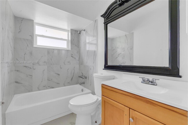 Building Photo - 5807 SW 27th St