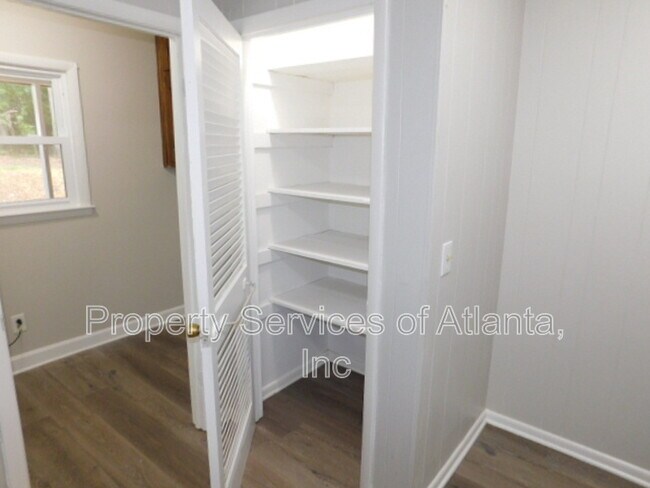 Building Photo - 4850 Lehigh Dr