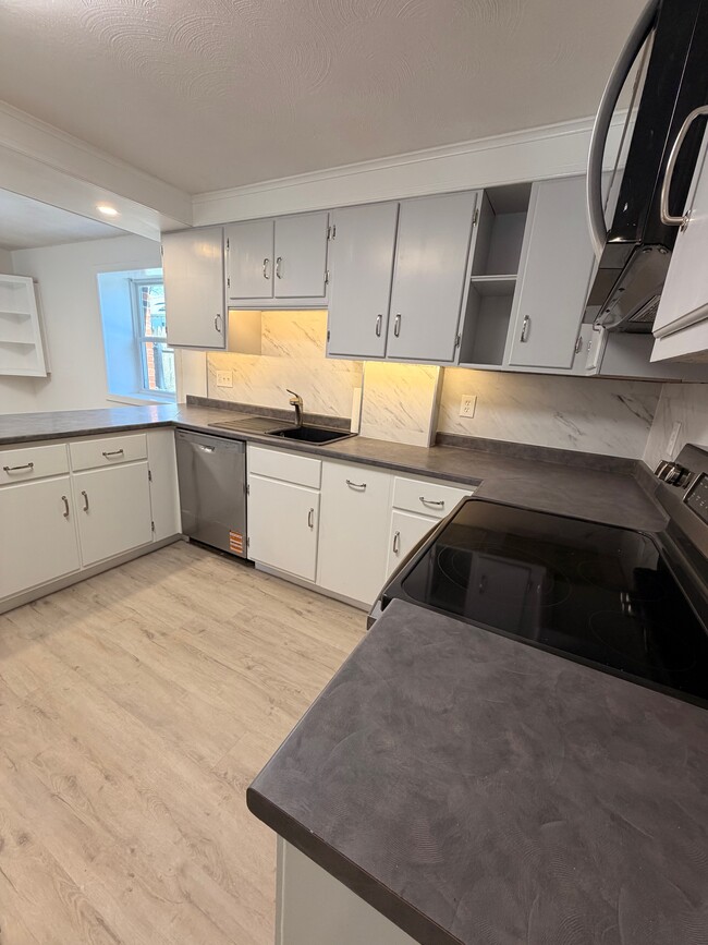 Building Photo - Barrington Brick House