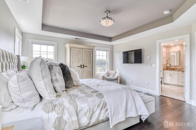 Building Photo - 1529 Paxton Ln