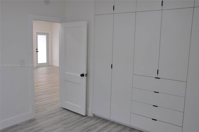 Building Photo - 261 NW 46th Ave