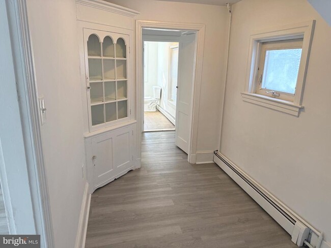 Building Photo - 134 N Main St