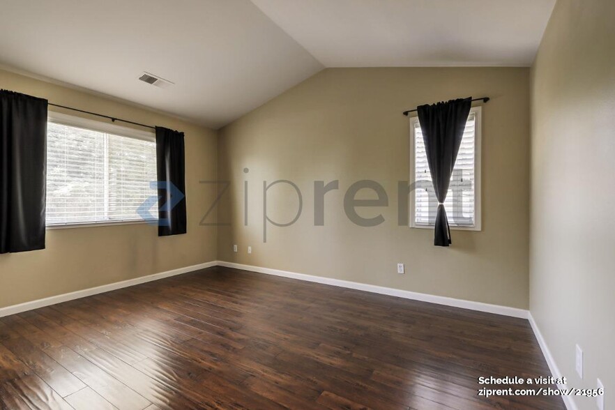 Building Photo - 9404 Lazy Creek Dr