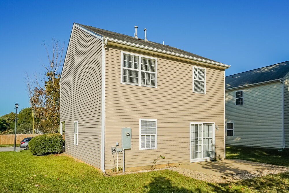 Building Photo - 721 Champion St