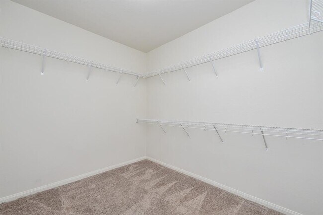 Building Photo - 21022 Echo Manor Dr