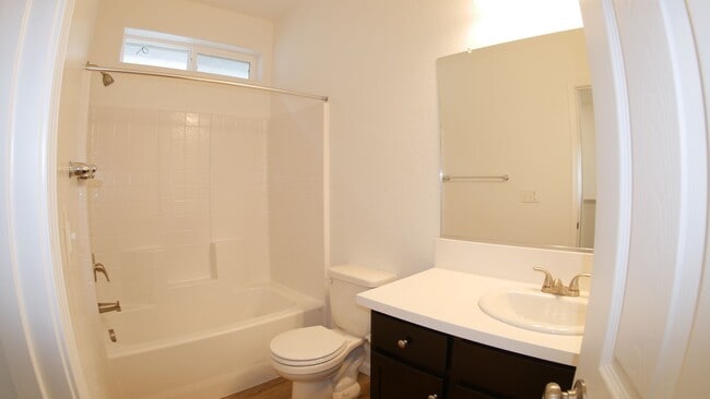 Building Photo - 1012 Buena Vis Ln