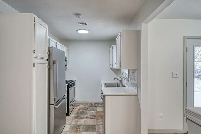 Building Photo - 2423 S 51st Ct