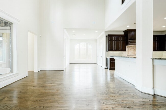 Building Photo - 1418 Du Barry Ln