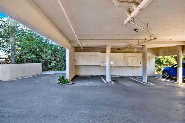 Building Photo - 1 Bed/1 Bath Crown Point Condo with Bay Views