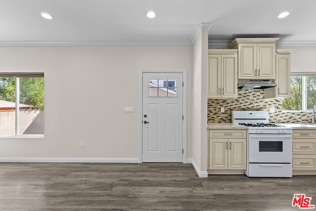 Building Photo - 6715 Cedros Ave