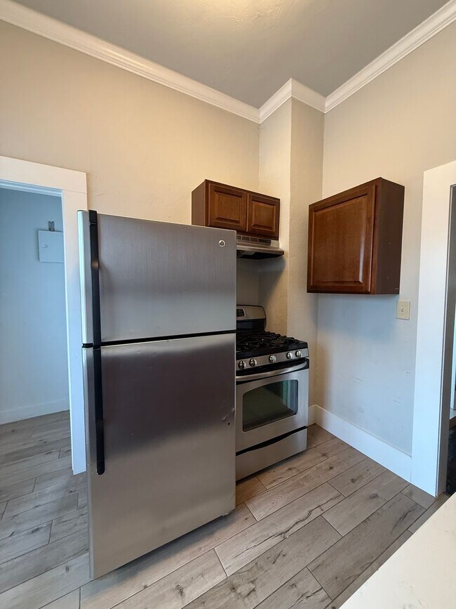 Building Photo - Spacious 3 Bed Near Downtown & OU Health + W/D Included & Driveway Parking