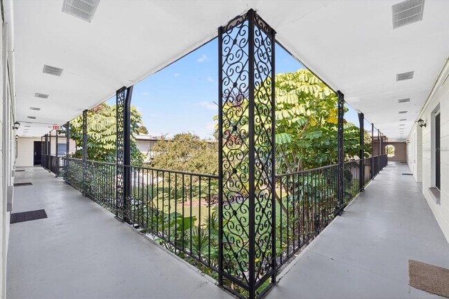 Building Photo - 2808 W Azeele St