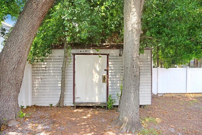 Building Photo - 4415 W Bay Villa Ave
