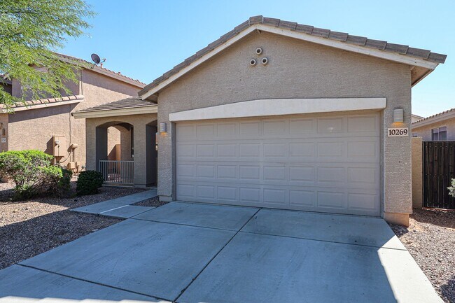 Building Photo - Charming 4 Bed 2 bath 2 Car Garage Home in...